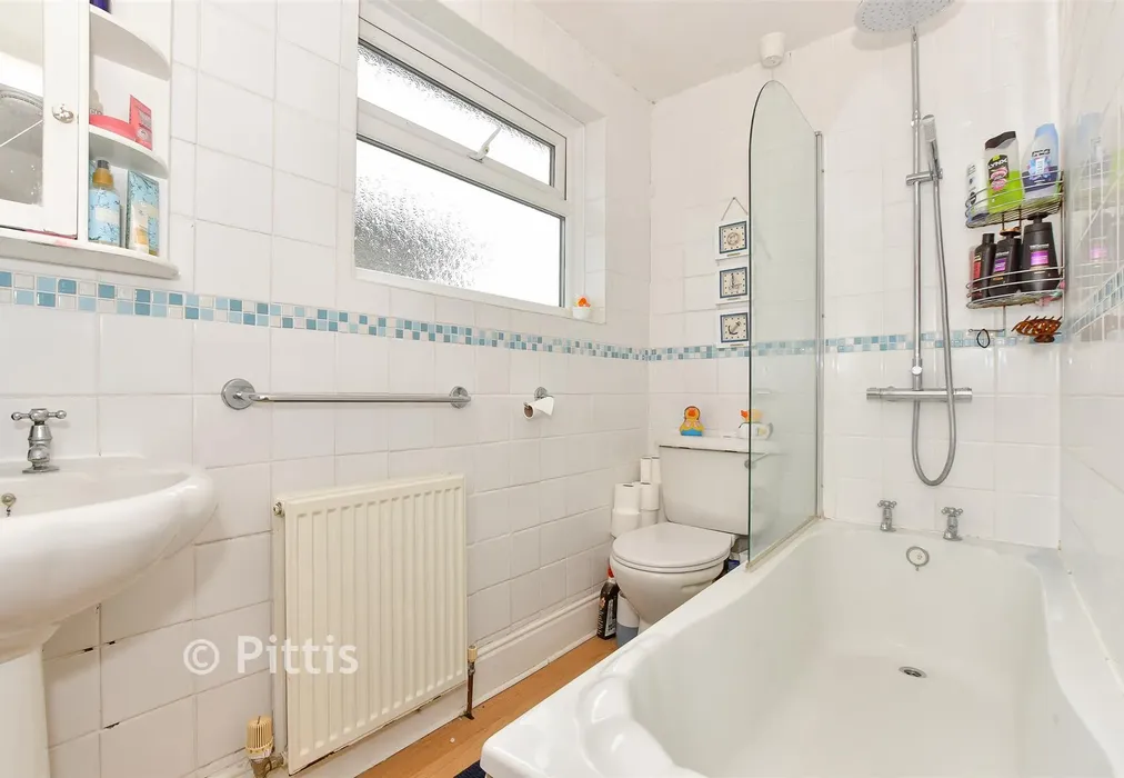 Bathroom - Bettesworth Road, Haylands, Ryde, Isle of Wight - Wards of Kent