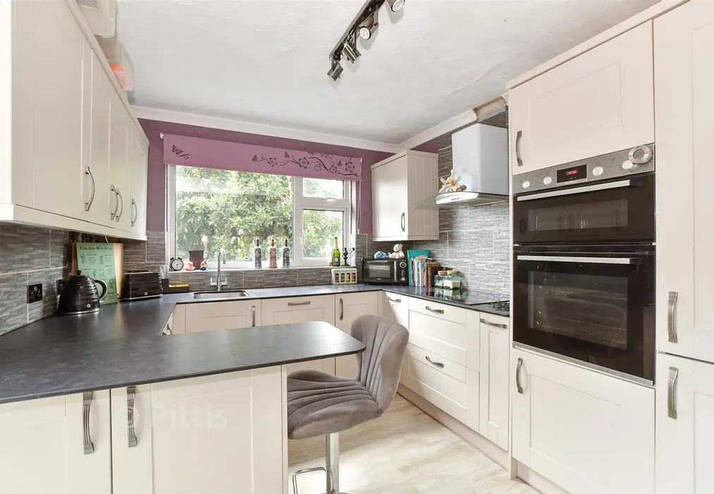 Kitchen - Bettesworth Road, Haylands, Ryde, Isle of Wight - Wards of Kent