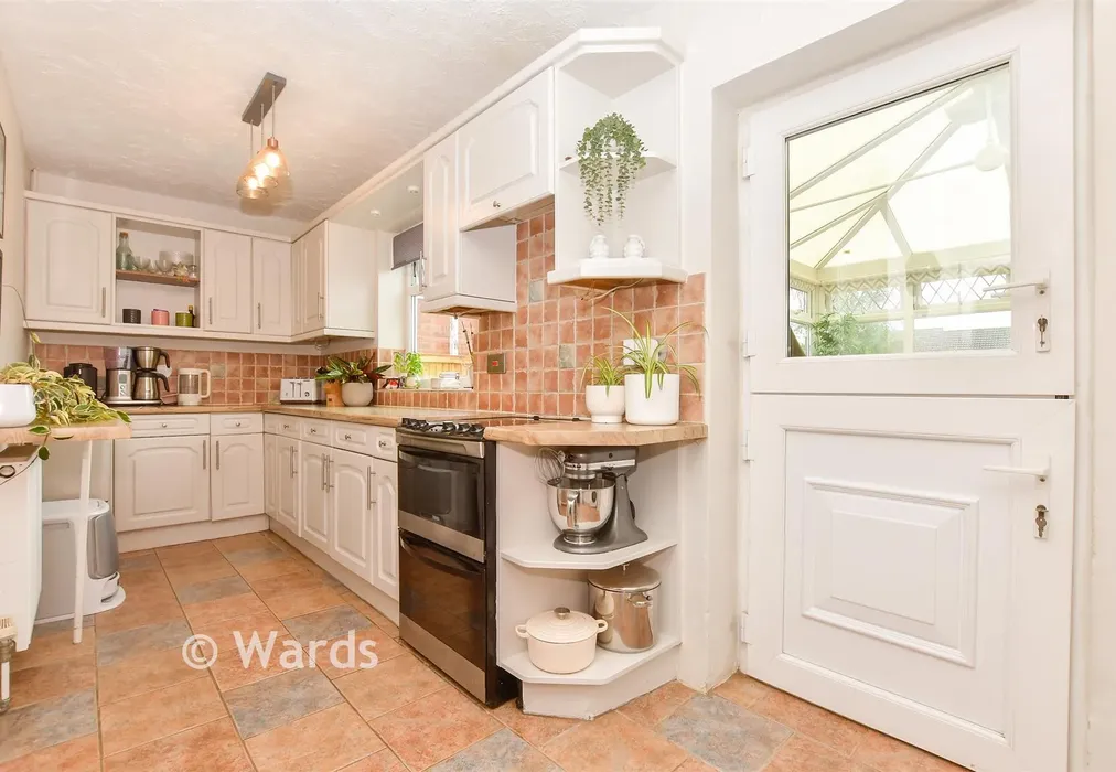Kitchen - St. Martin's Road, Deal, Kent - Wards of Kent
