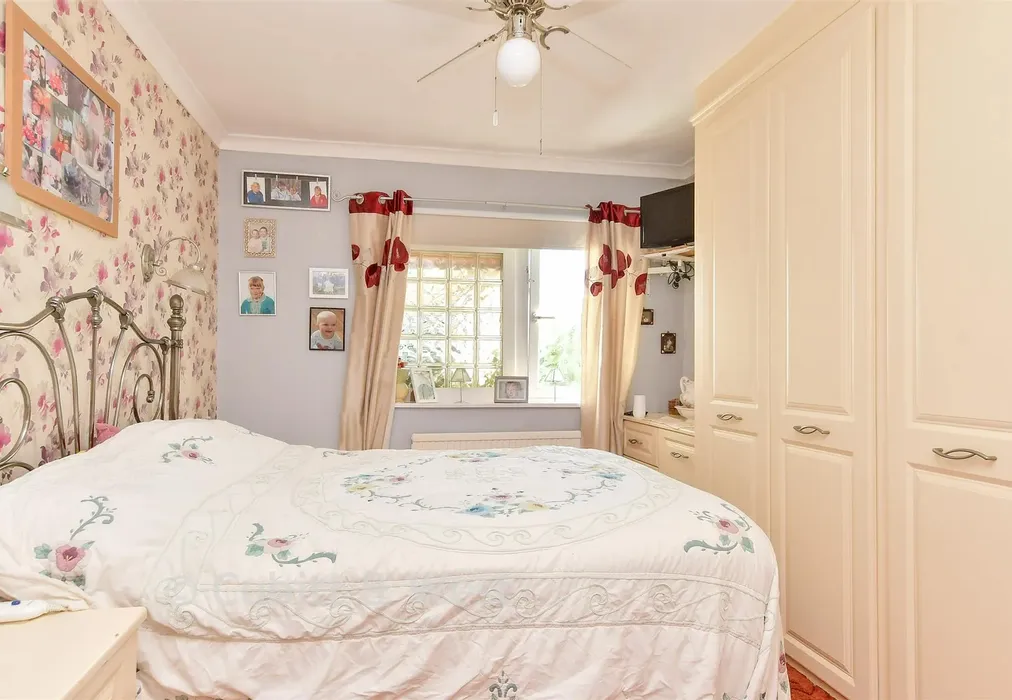 Bedroom 1 - Bengairn Avenue, Brighton, East Sussex - Wards of Kent