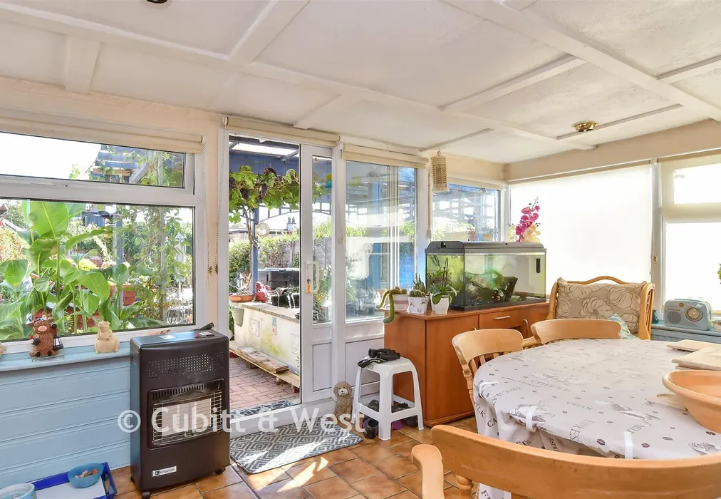 Sun Room - Bengairn Avenue, Brighton, East Sussex - Wards of Kent
