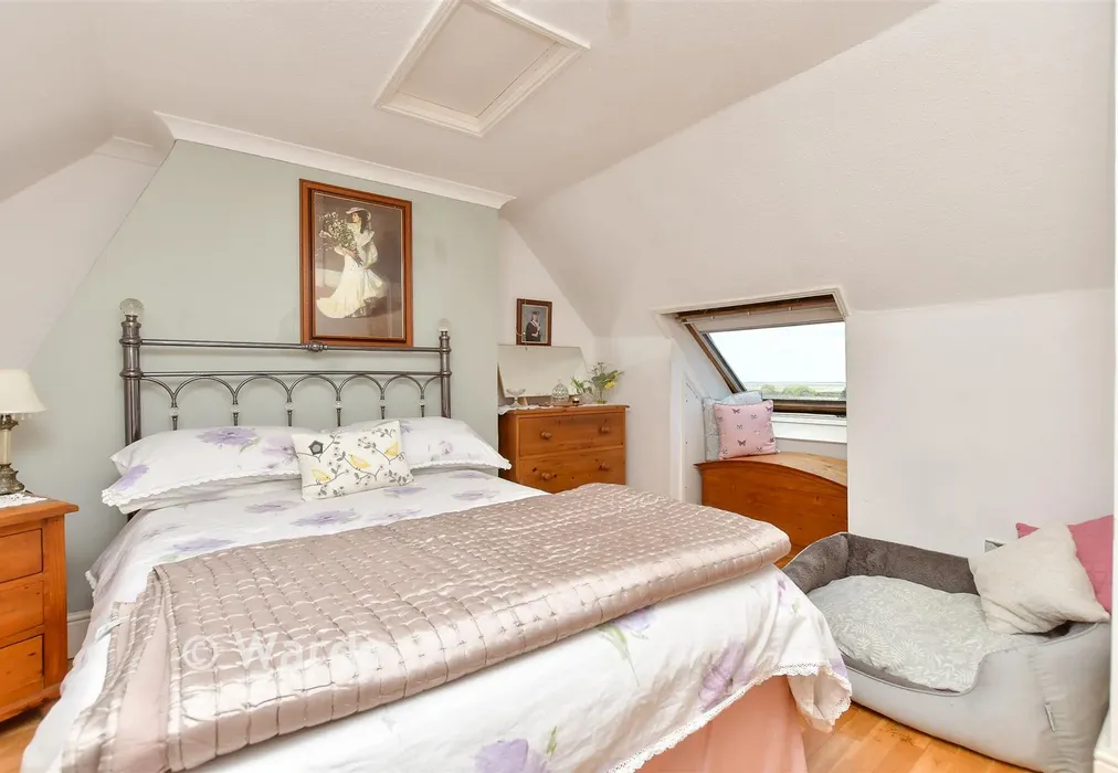Bedroom 1 - Bysing Wood Road, Faversham, Kent - Wards of Kent