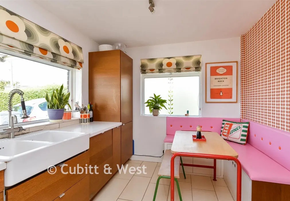 Kitchen - Brownleaf Road, Woodingdean, Brighton, East Sussex - Wards of Kent