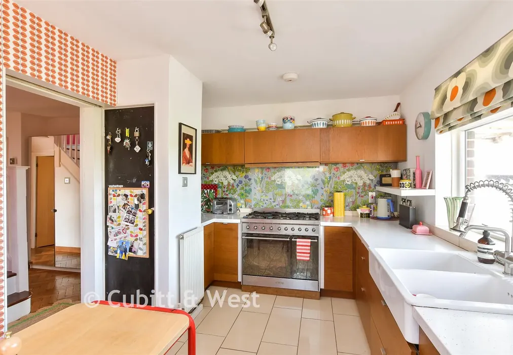 Kitchen - Brownleaf Road, Woodingdean, Brighton, East Sussex - Wards of Kent