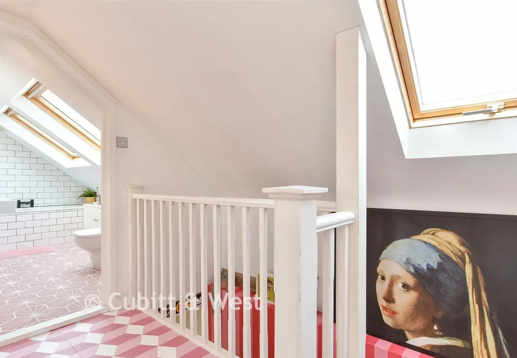 Landing - Brownleaf Road, Woodingdean, Brighton, East Sussex - Wards of Kent
