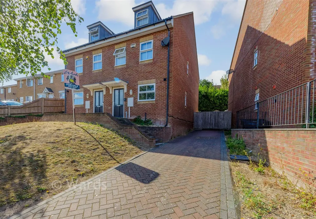 Driveway/Parking - Shanklin Close, Walderslade, Chatham, Kent - Wards of Kent
