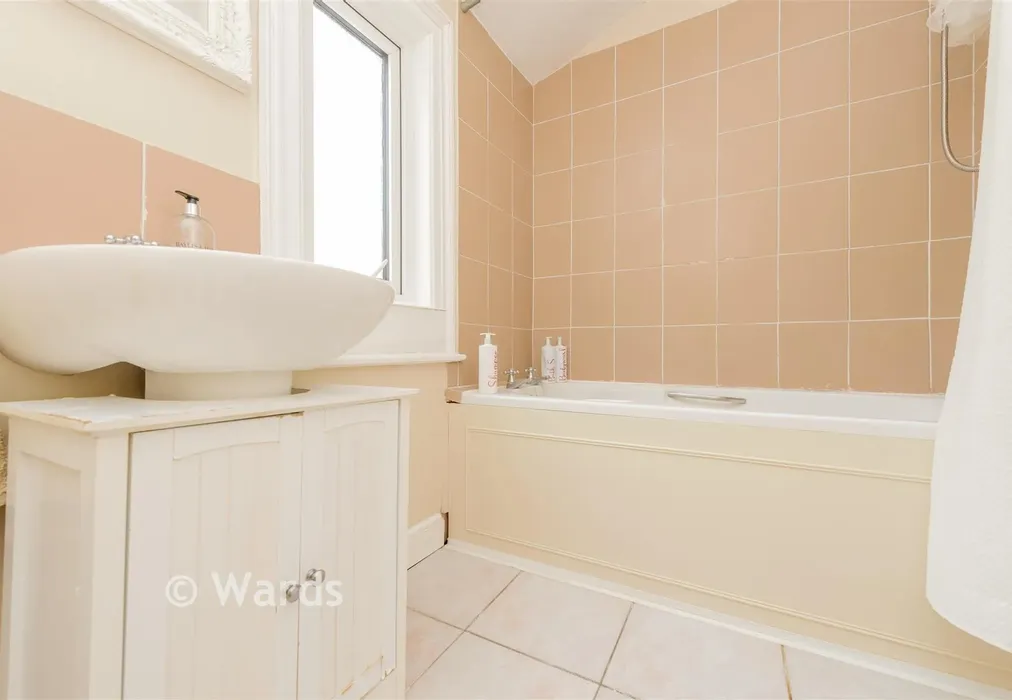 Bathroom - Priestfield Road, Gillingham, Kent - Wards of Kent