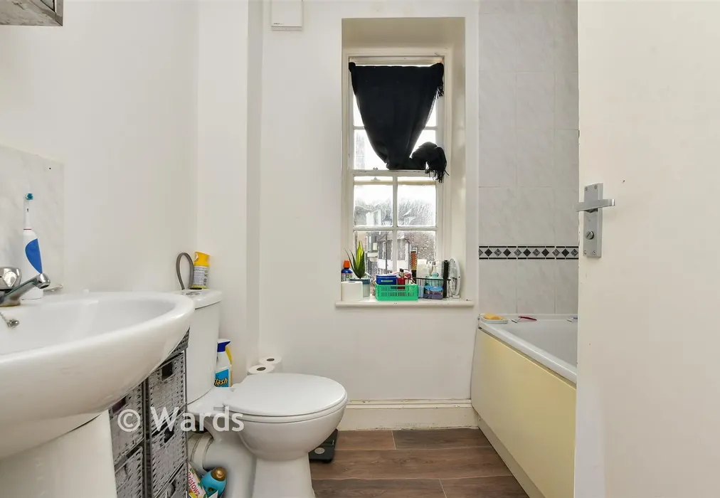 Bathroom - Fort Road, Margate, Kent - Wards of Kent