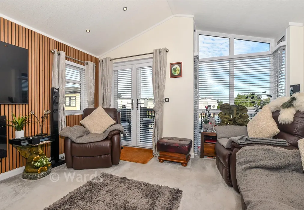 Lounge - The Broadway, Minster On Sea, Sheerness, Kent - Wards of Kent