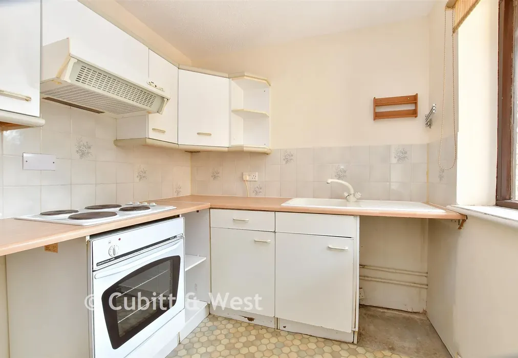 Kitchen - Deer Park Way, West Wickham, Kent - Wards of Kent