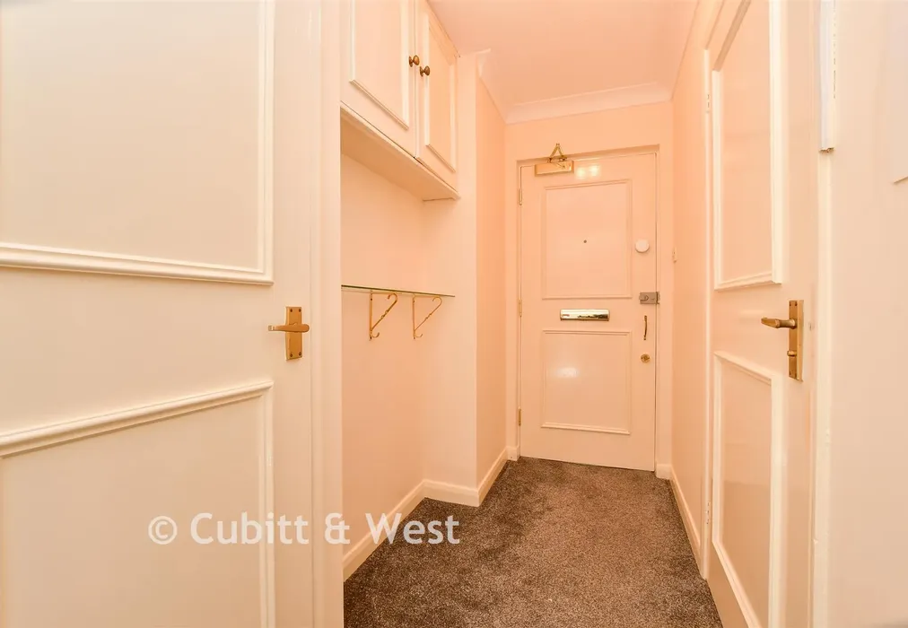 Entrance Hall - Deer Park Way, West Wickham, Kent - Wards of Kent