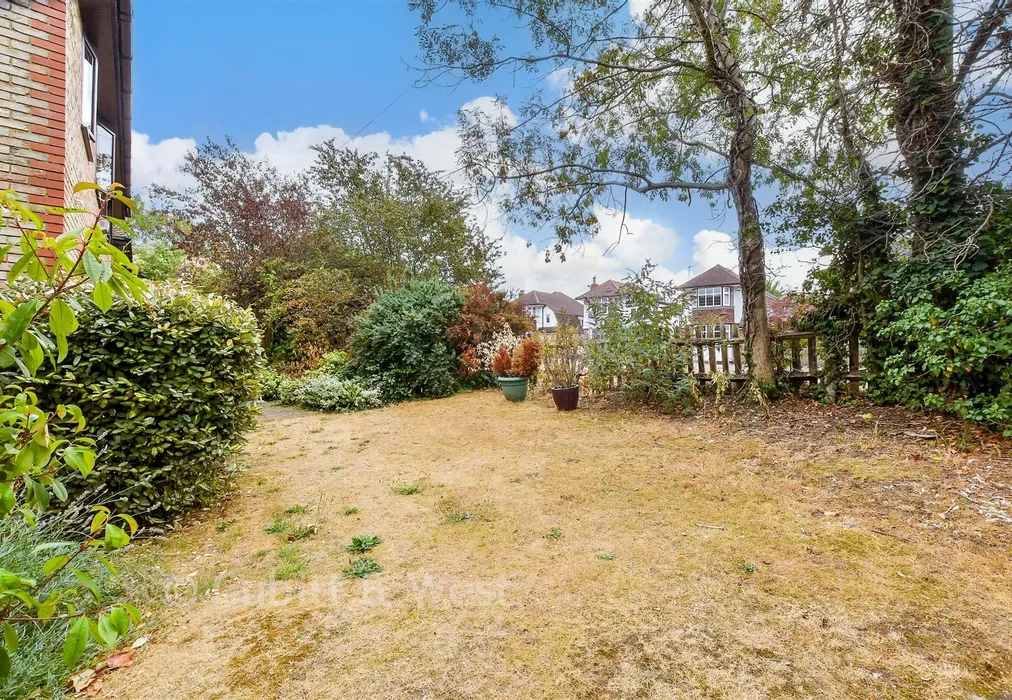 Communal Gardens - Deer Park Way, West Wickham, Kent - Wards of Kent