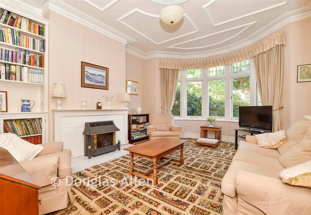 Lounge - Monkhams Avenue, Woodford Green, Essex - Wards of Kent