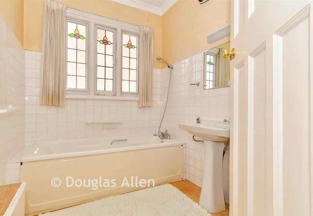 Bathroom - Monkhams Avenue, Woodford Green, Essex - Wards of Kent