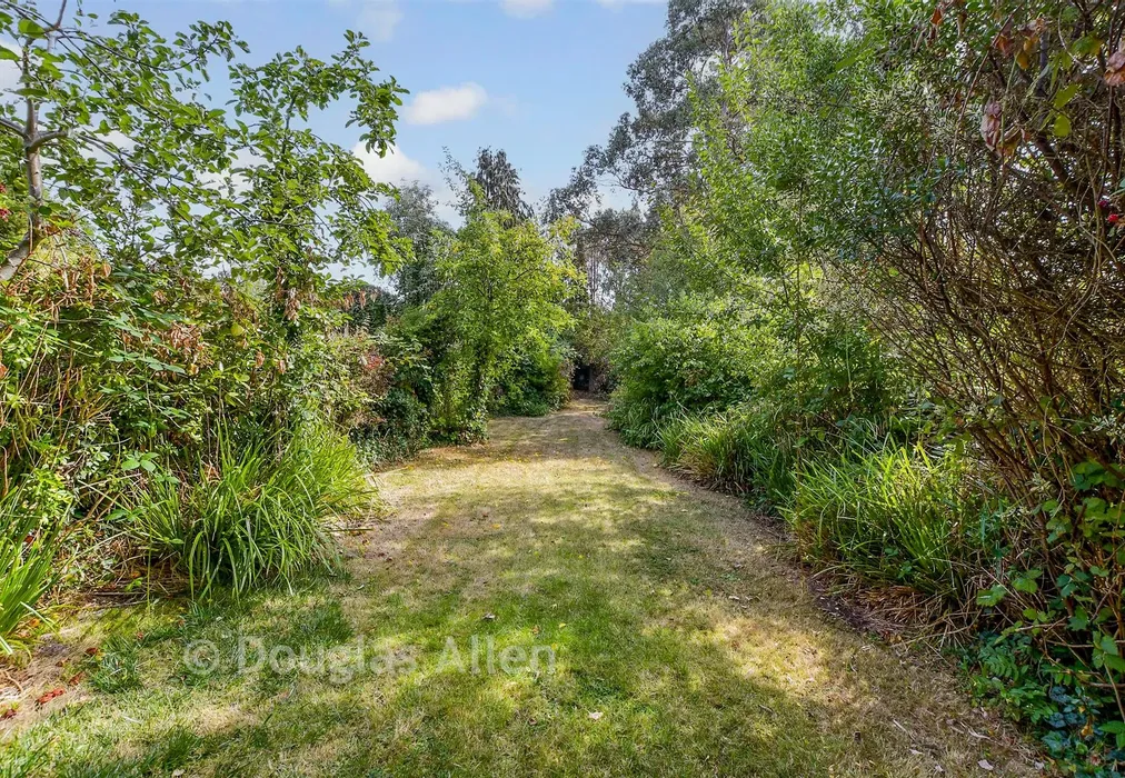 Rear Garden - Monkhams Avenue, Woodford Green, Essex - Wards of Kent
