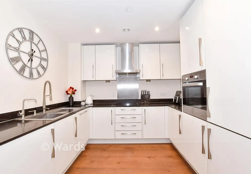 Kitchen - Rosalind Drive, Maidstone, Kent - Wards of Kent