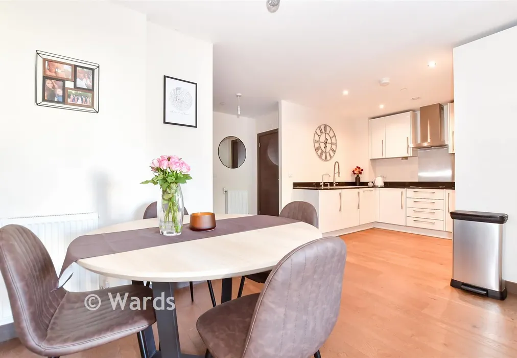 Kitchen - Rosalind Drive, Maidstone, Kent - Wards of Kent