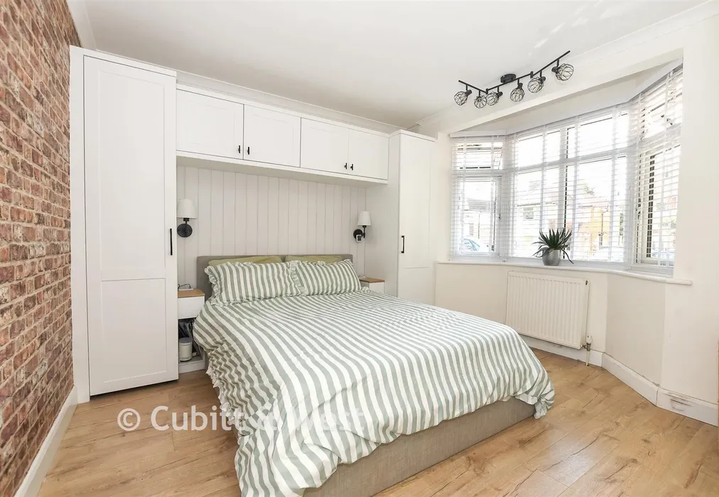 Bedroom 1 - Kingsley Grove, Reigate, Surrey - Wards of Kent