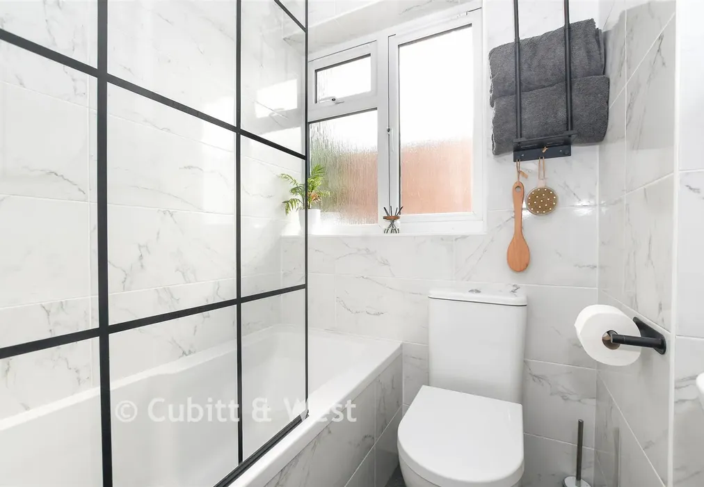 Bathroom - Kingsley Grove, Reigate, Surrey - Wards of Kent