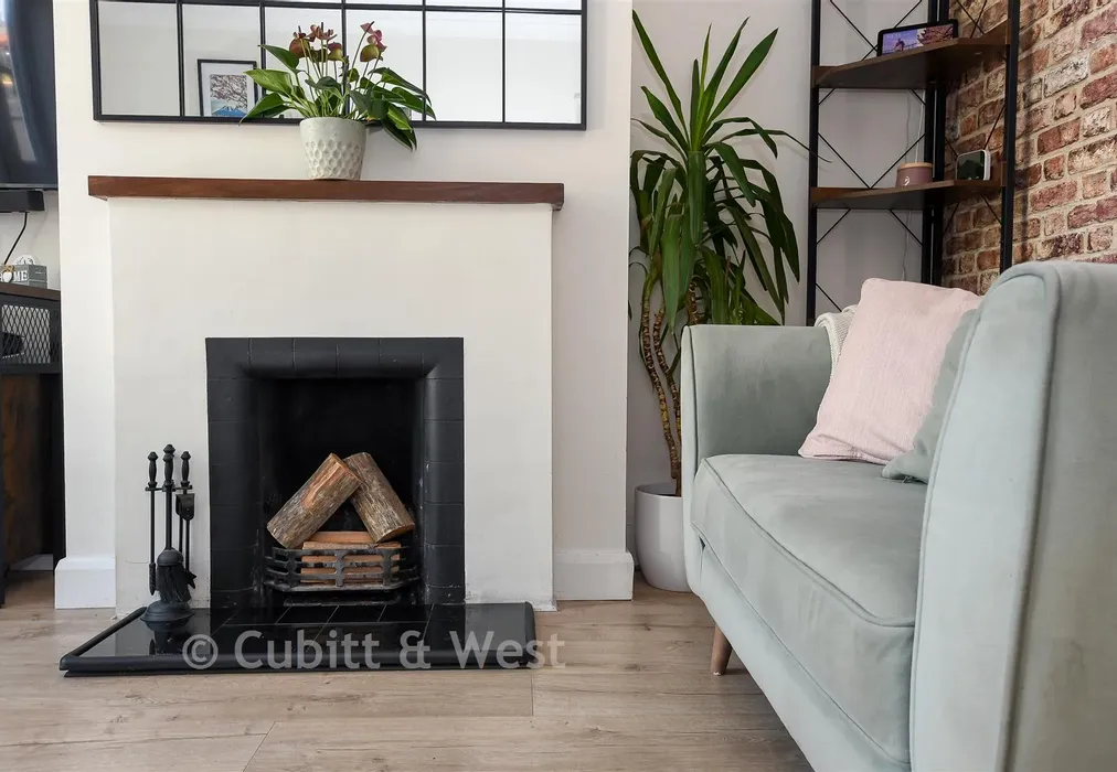 Internal Lifestyle Photograph - Kingsley Grove, Reigate, Surrey - Wards of Kent