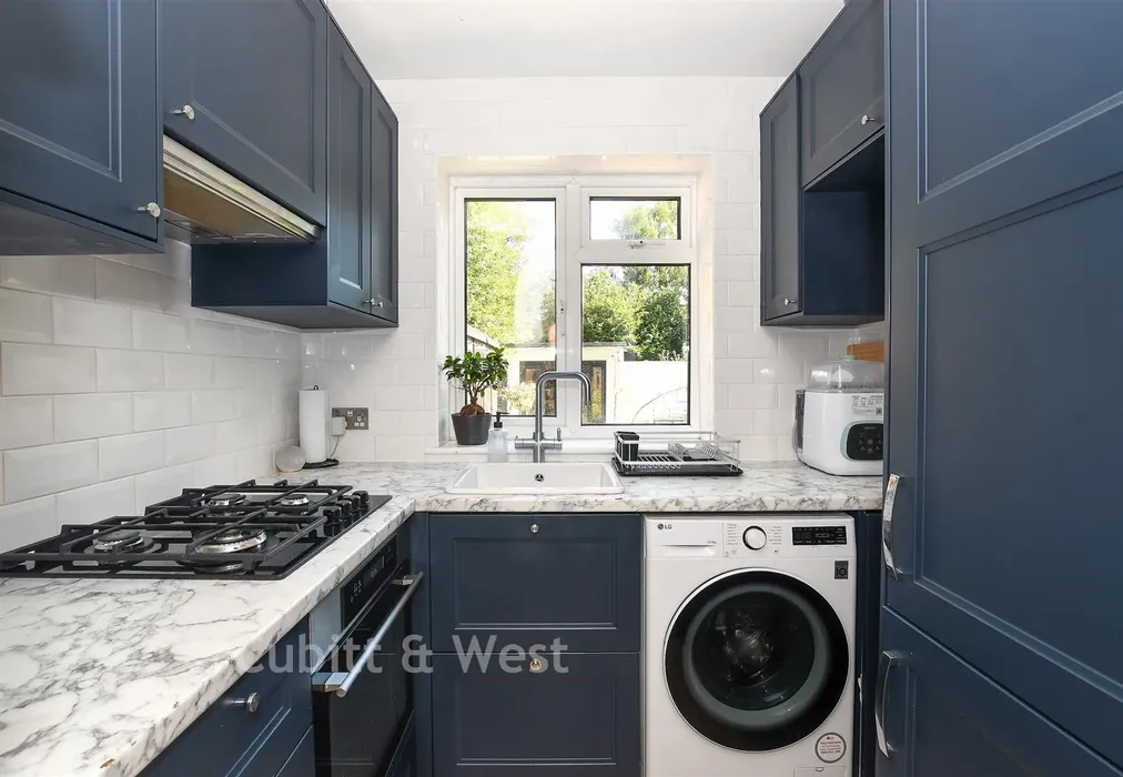 Kitchen - Kingsley Grove, Reigate, Surrey - Wards of Kent