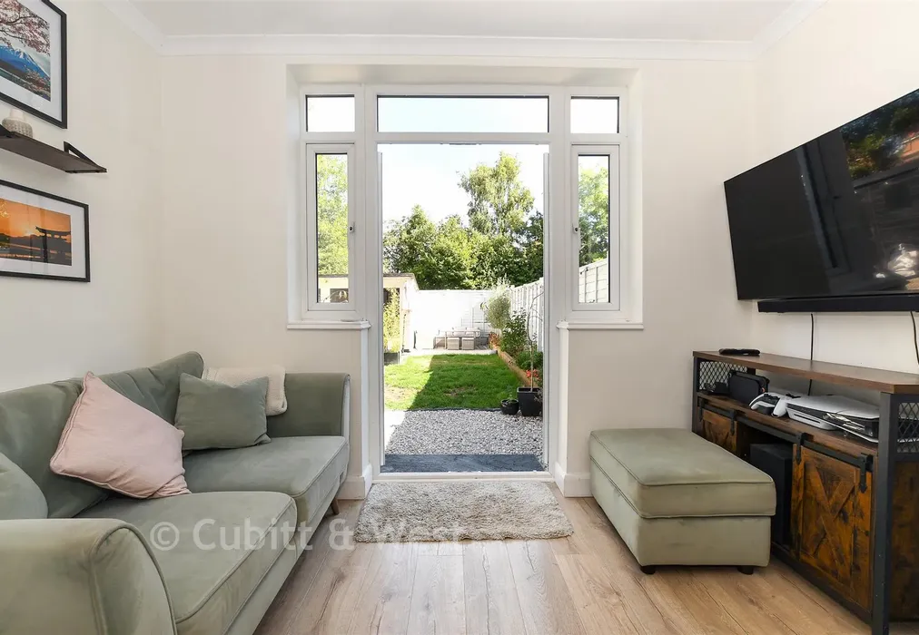 Lounge - Kingsley Grove, Reigate, Surrey - Wards of Kent