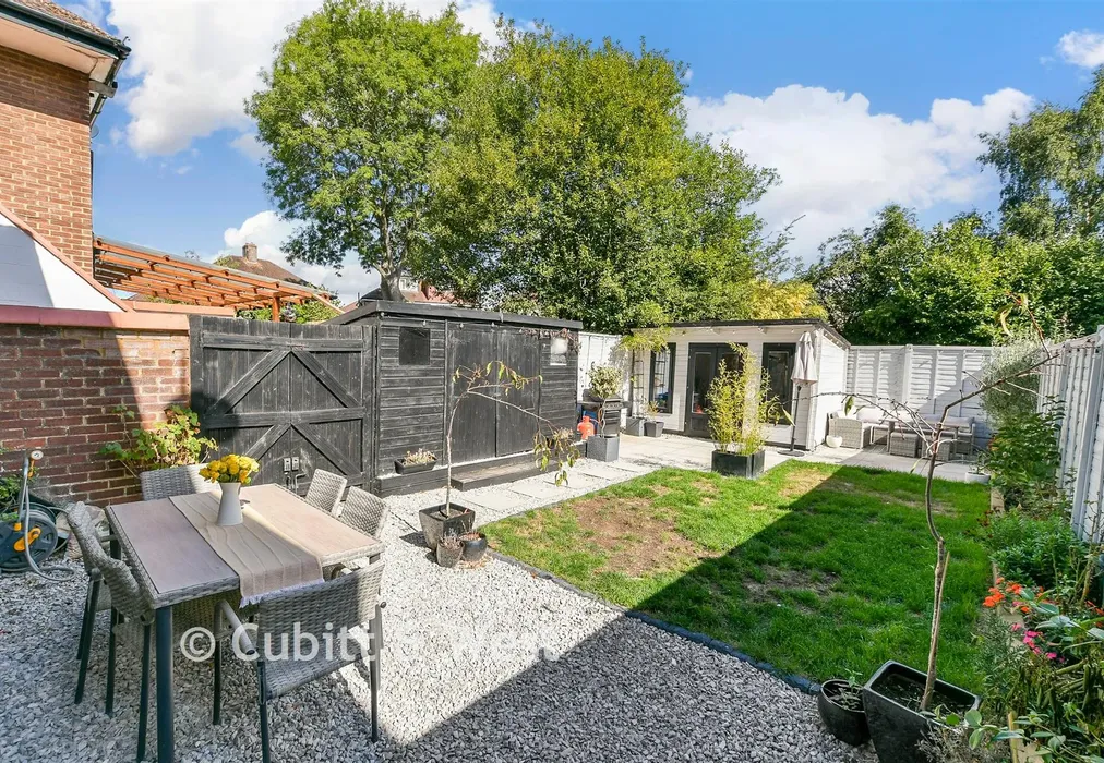 Rear Garden - Kingsley Grove, Reigate, Surrey - Wards of Kent