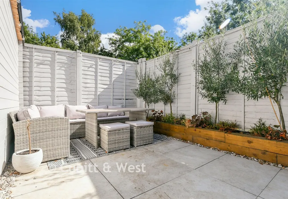 Rear Garden - Kingsley Grove, Reigate, Surrey - Wards of Kent