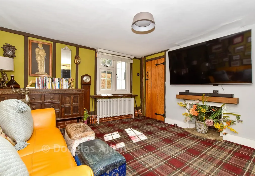 Family Room - Bumbles Green, Nazeing, Essex - Wards of Kent