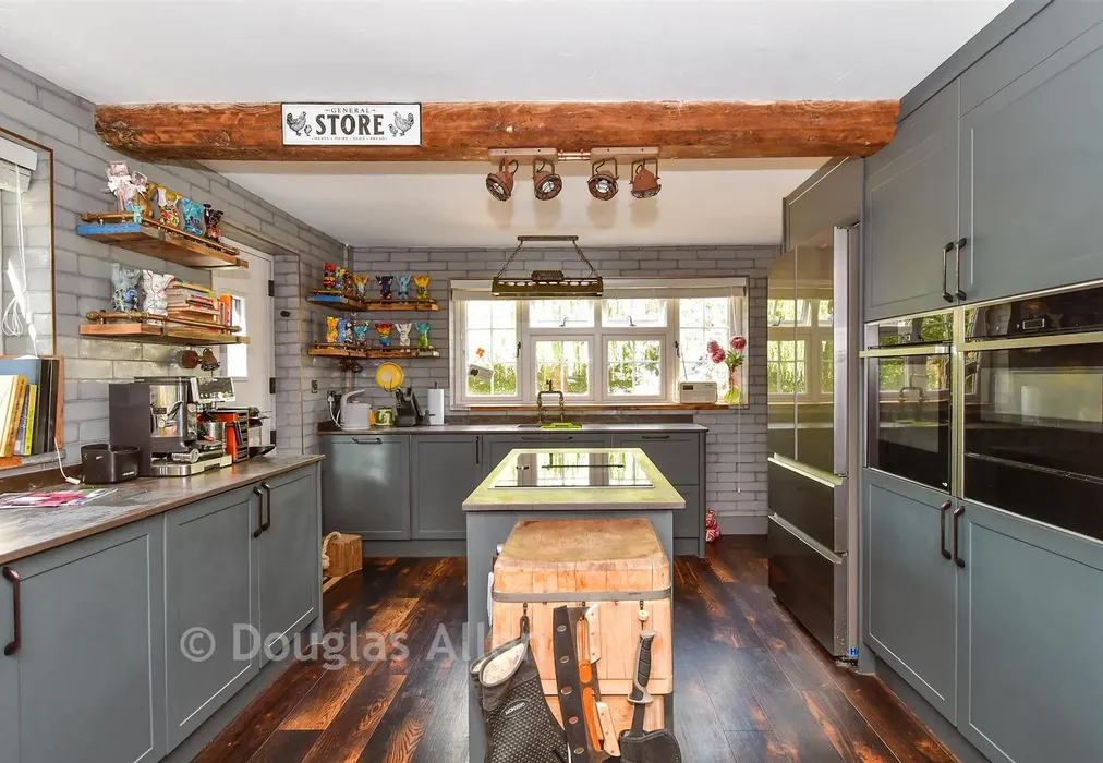Kitchen - Bumbles Green, Nazeing, Essex - Wards of Kent
