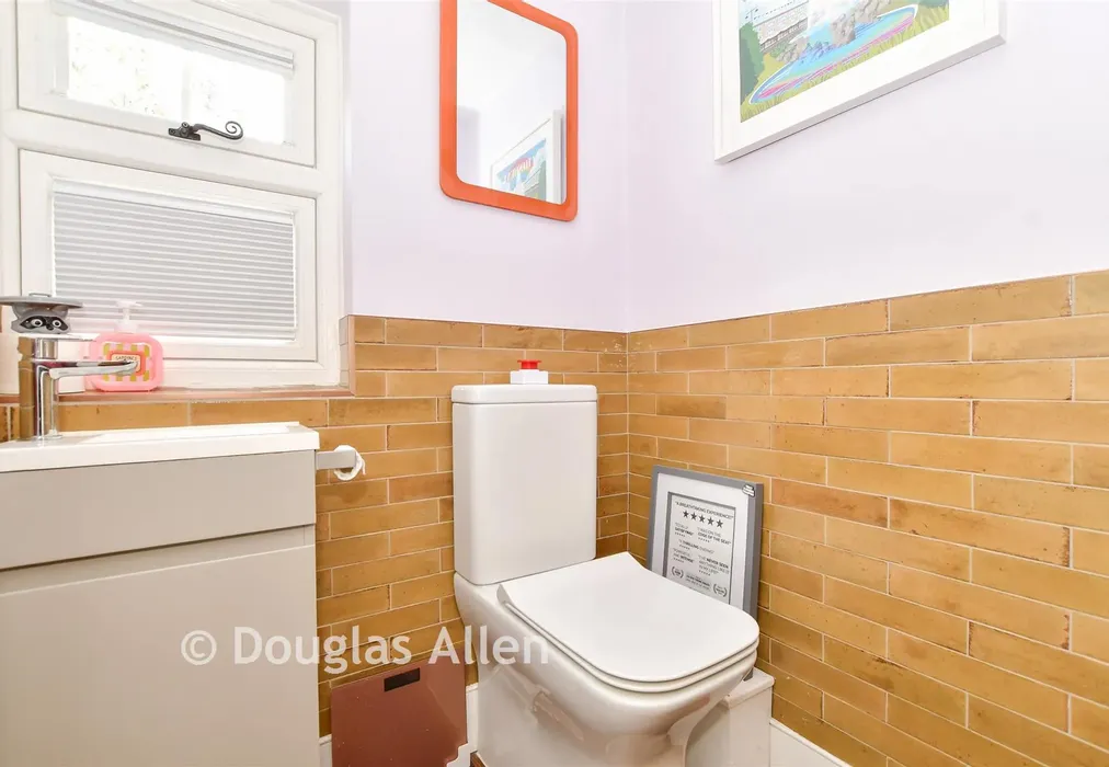 Cloakroom - Bumbles Green, Nazeing, Essex - Wards of Kent