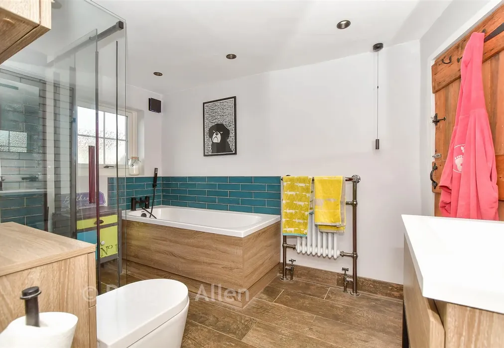 Bathroom - Bumbles Green, Nazeing, Essex - Wards of Kent