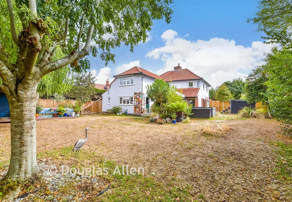 Rear Elevation - Bumbles Green, Nazeing, Essex - Wards of Kent