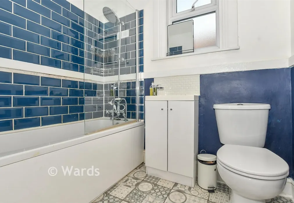Bathroom - Alma Road, Sheerness, Kent - Wards of Kent