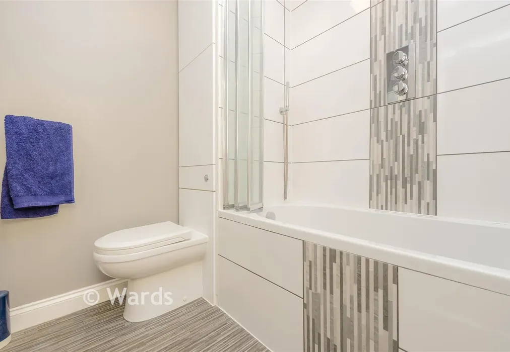 Bathroom - Cochrane Drive, Dartford, Kent - Wards of Kent
