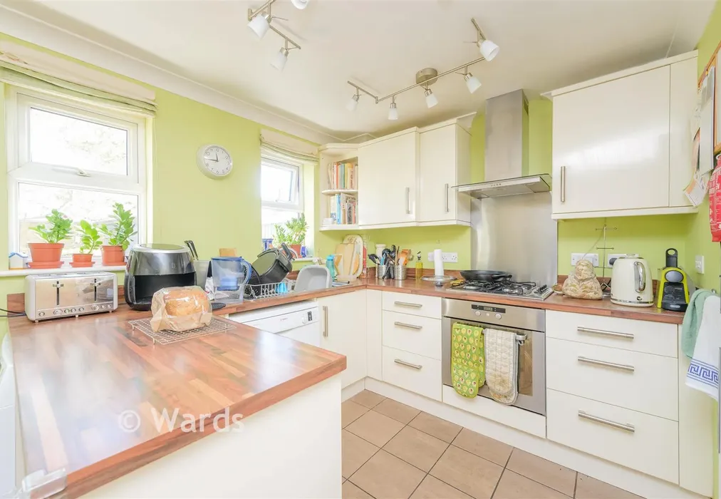 Kitchen - Cochrane Drive, Dartford, Kent - Wards of Kent