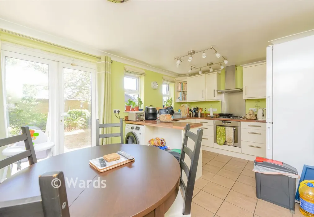 Kitchen - Cochrane Drive, Dartford, Kent - Wards of Kent