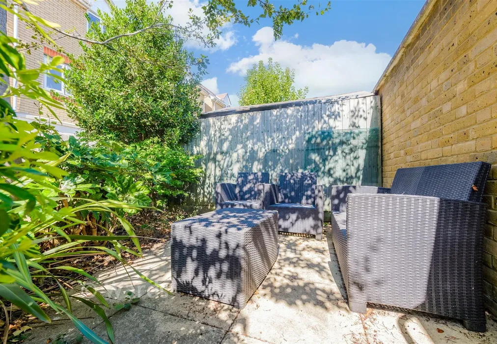 Rear Garden - Cochrane Drive, Dartford, Kent - Wards of Kent