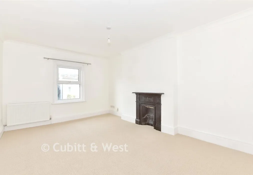 Bedroom 1 - Auckland Road, Southsea, Hampshire - Wards of Kent