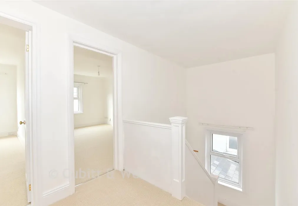 Internal Lifestyle Photograph - Auckland Road, Southsea, Hampshire - Wards of Kent