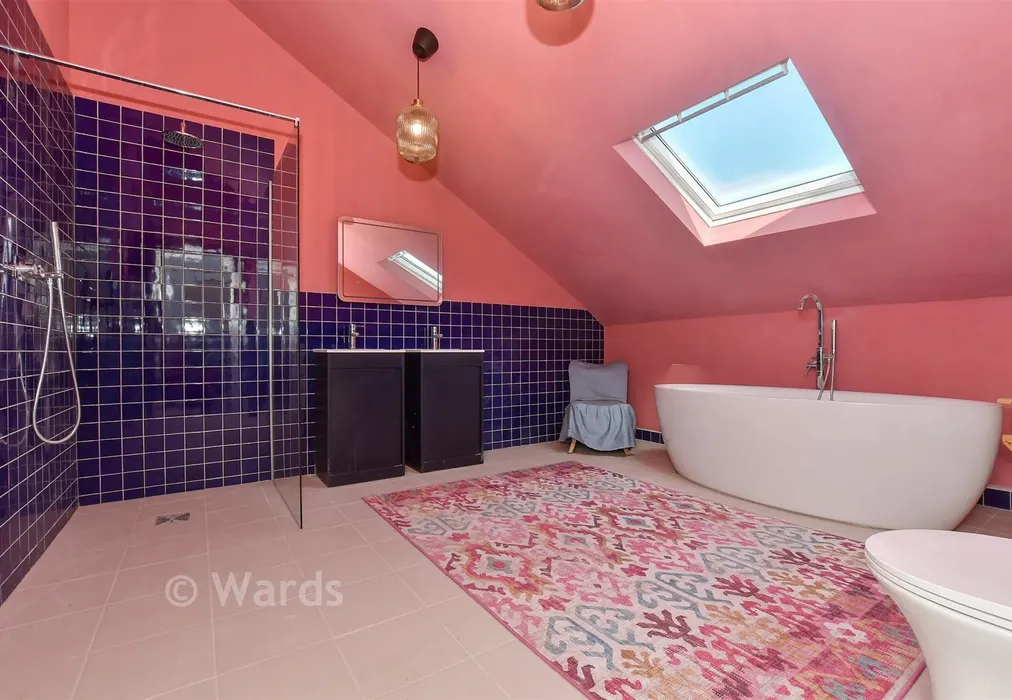 Bathroom - Gilford Road, Deal, Kent - Wards of Kent