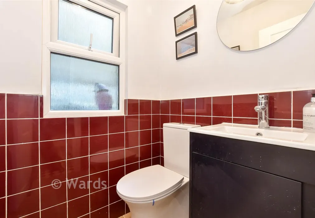 Cloakroom - Gilford Road, Deal, Kent - Wards of Kent