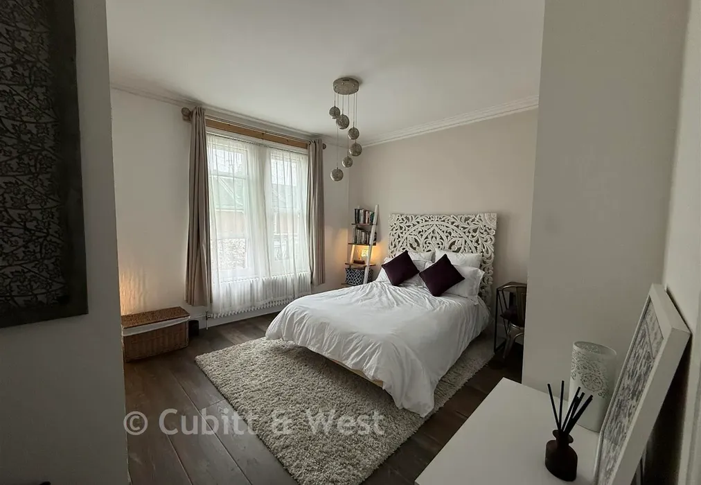 Bedroom 1 - Inglis Road, Southsea, Hampshire - Wards of Kent