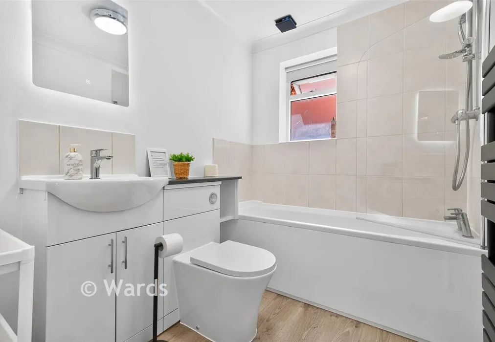 Bathroom - Stanley Road, Whitstable, Kent - Wards of Kent
