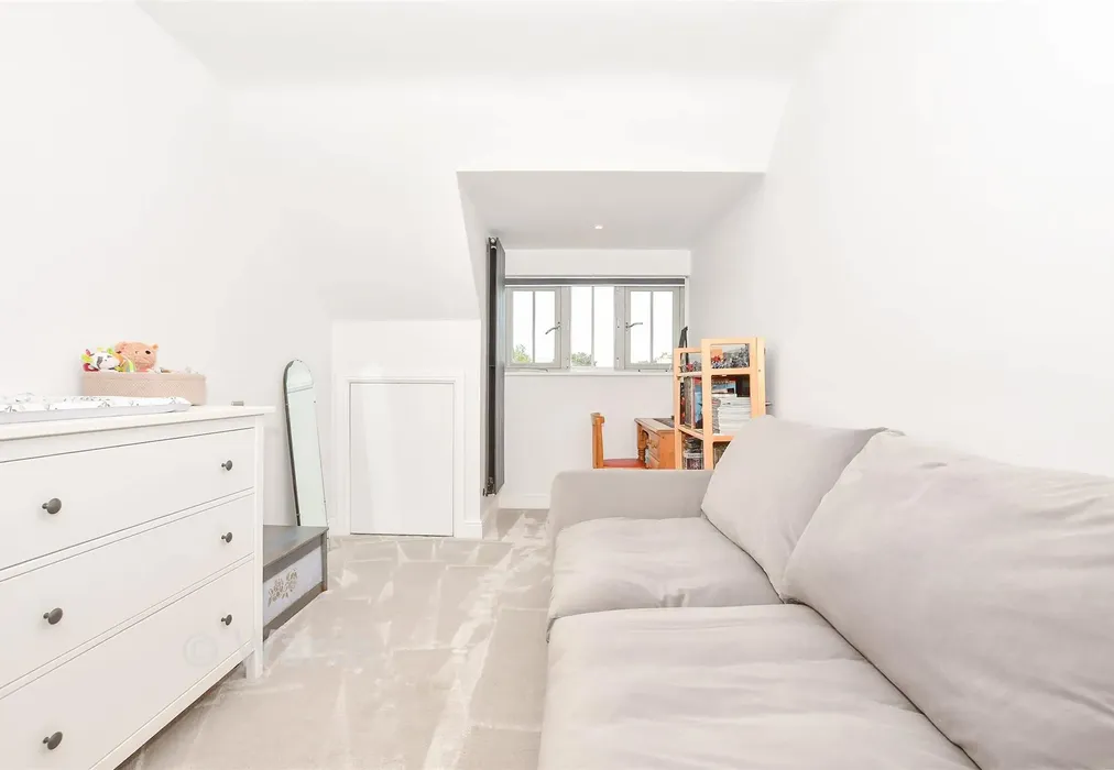 Bedroom 2 - High Street, Pembury, Kent - Wards of Kent
