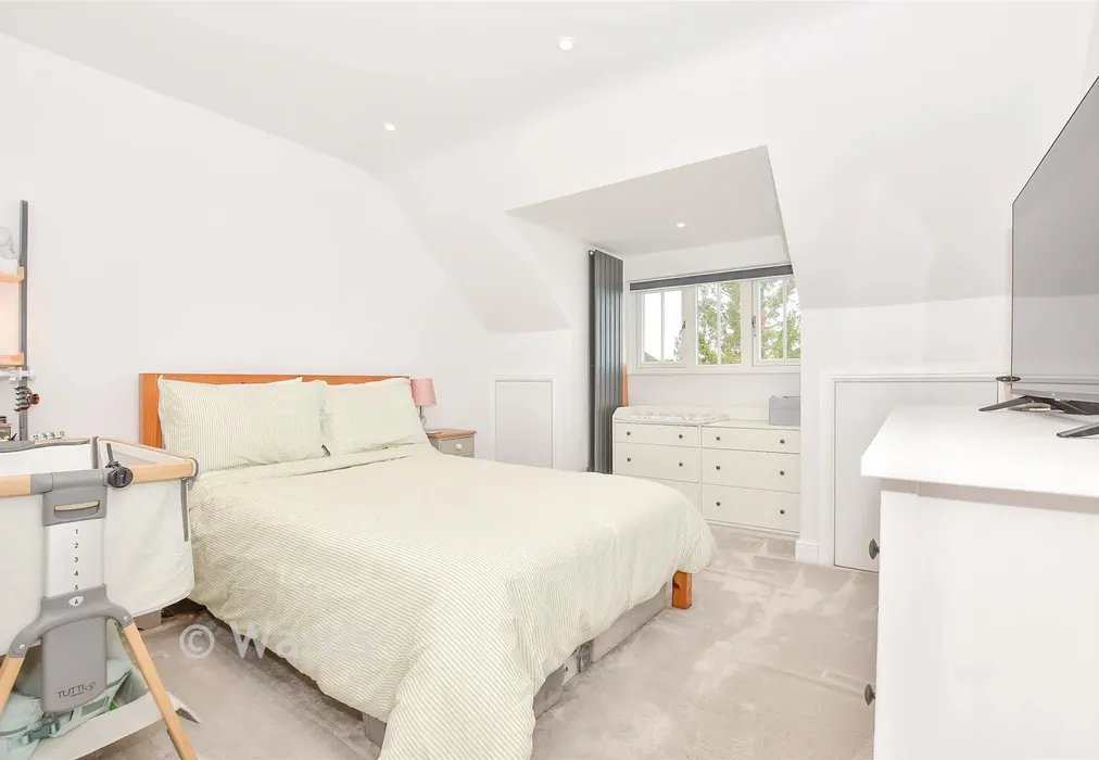 Bedroom 1 - High Street, Pembury, Kent - Wards of Kent
