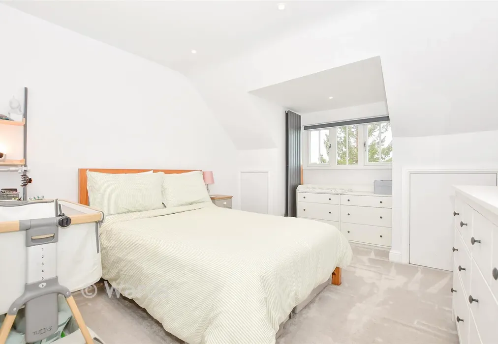 Bedroom 1 - High Street, Pembury, Kent - Wards of Kent