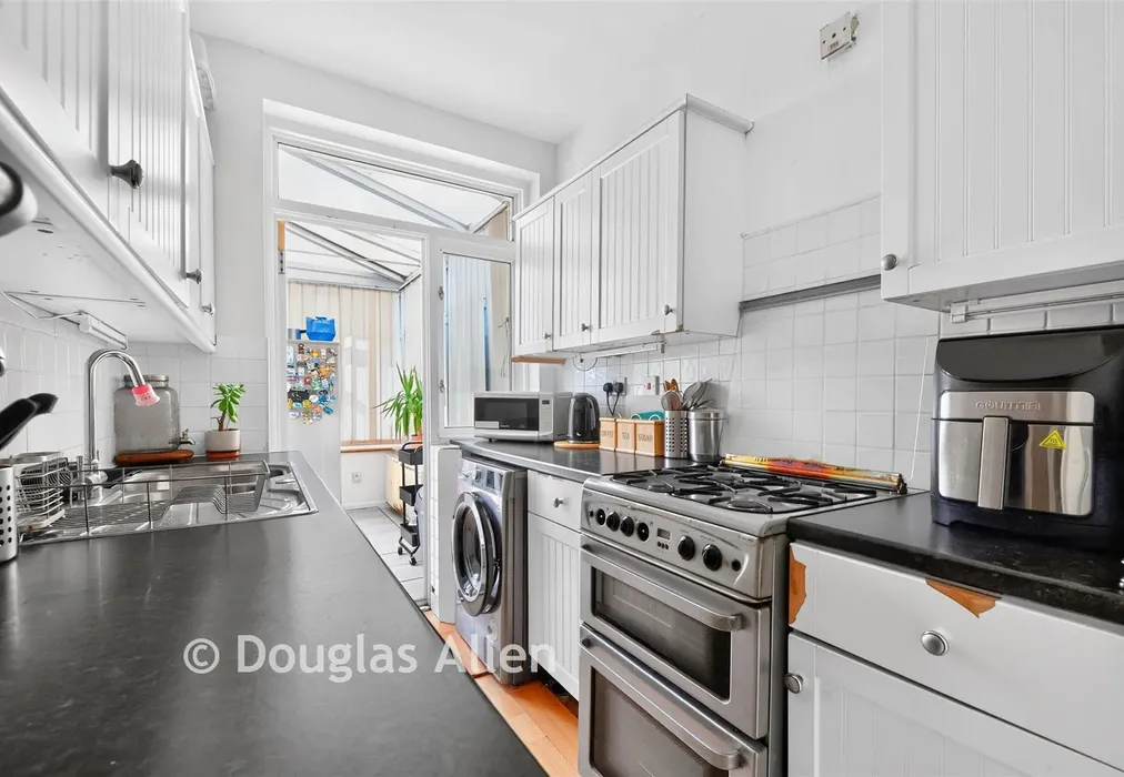Kitchen - Christie Gardens, Romford, Essex - Wards of Kent