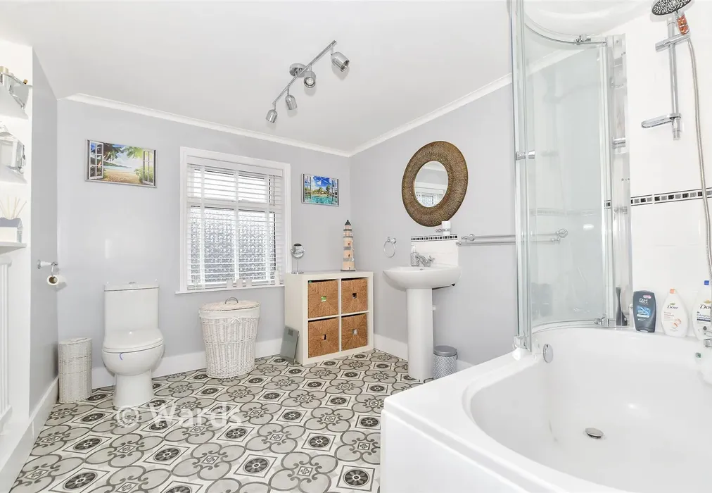 Bathroom - Albert Street, Maidstone, Kent - Wards of Kent