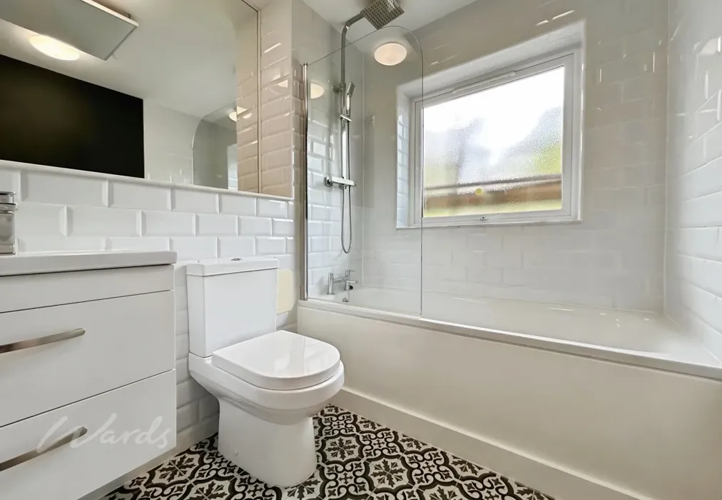bathroom - Nevill Lodge Ferndale Close TN2 - Wards of Kent
